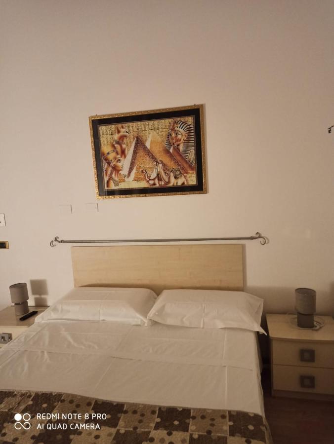 Rooms Center Wolf - Matrimoniale E Comunicanti Matera Exterior photo