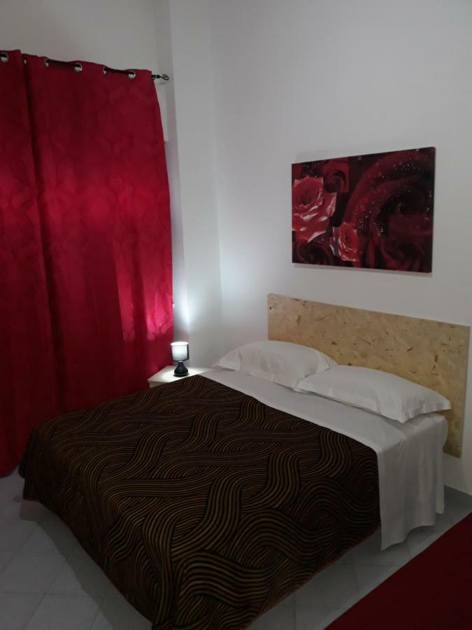 Rooms Center Wolf - Matrimoniale E Comunicanti Matera Exterior photo