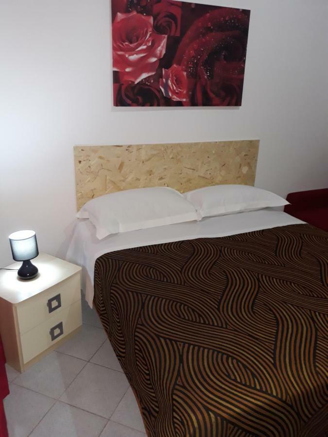 Rooms Center Wolf - Matrimoniale E Comunicanti Matera Exterior photo