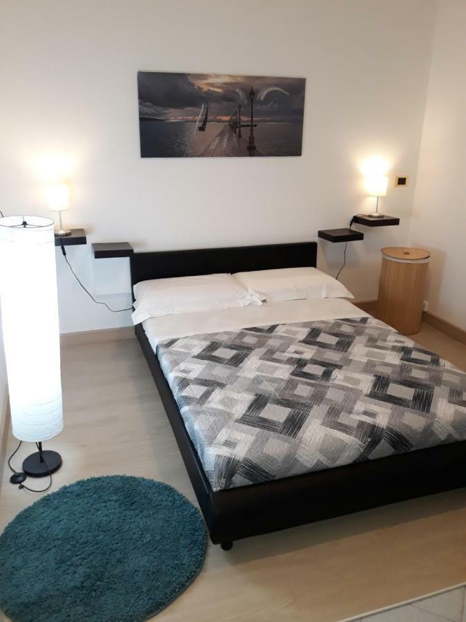 Rooms Center Wolf - Matrimoniale E Comunicanti Matera Exterior photo