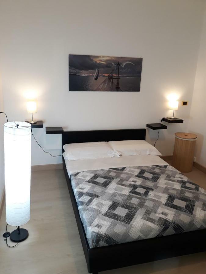 Rooms Center Wolf - Matrimoniale E Comunicanti Matera Exterior photo